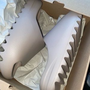 Yeezy Slide Pure - size 6 SOLD